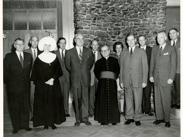 John McIlhone, C.H. Dickson, soeur Marie-Laurent de Rome, Michel Giroux, David Munroe, Arthur Tremblay, Monseigneur Alphonse-Marie Parent, Jeanne Lapointe, Gérard Filion, Guy Rocher, Paul Larocque et Louis-Philippe Audet