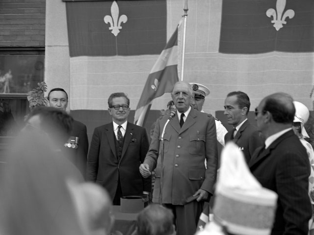 General de Gaulle stopping in Trois-Rivières, where he makes a speech