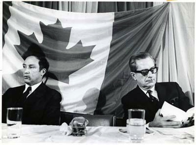 Pierre Elliott Trudeau et Daniel Johnson lors de l'annonce du Plan de développement de l'Est du Québec à Rimouski le 26 mai 1968